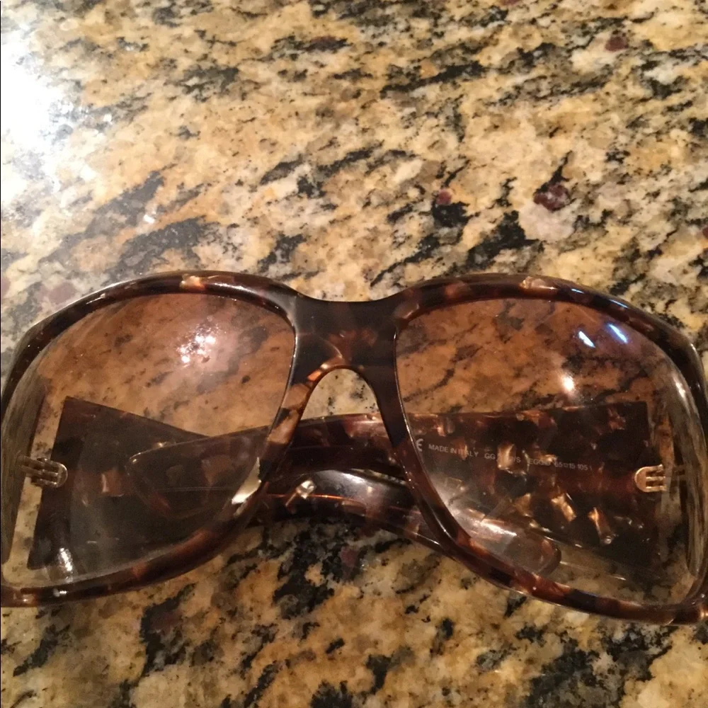 Gucci Wrap Around Tortoise Pattern Sunglasses - Picture 2 of 8